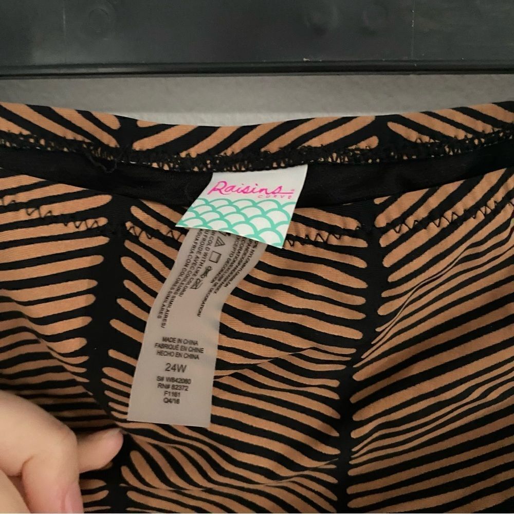 Raisins Curve Plus Size Maharani Printed Cutout Mid-Rise Bikini Bottom 24W - Picture 3 of 4